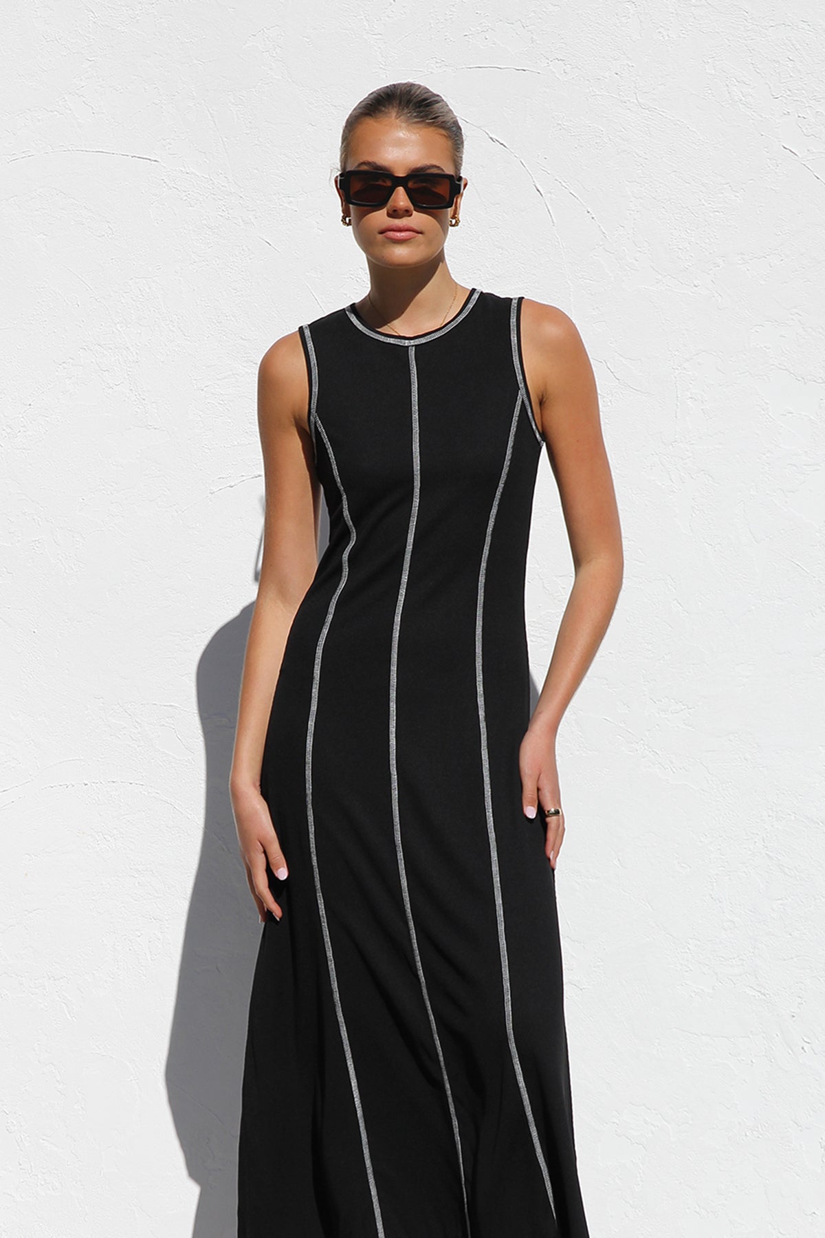 Elegantes Ärmelloses Midikleid Mit Rundhalsausschnitt