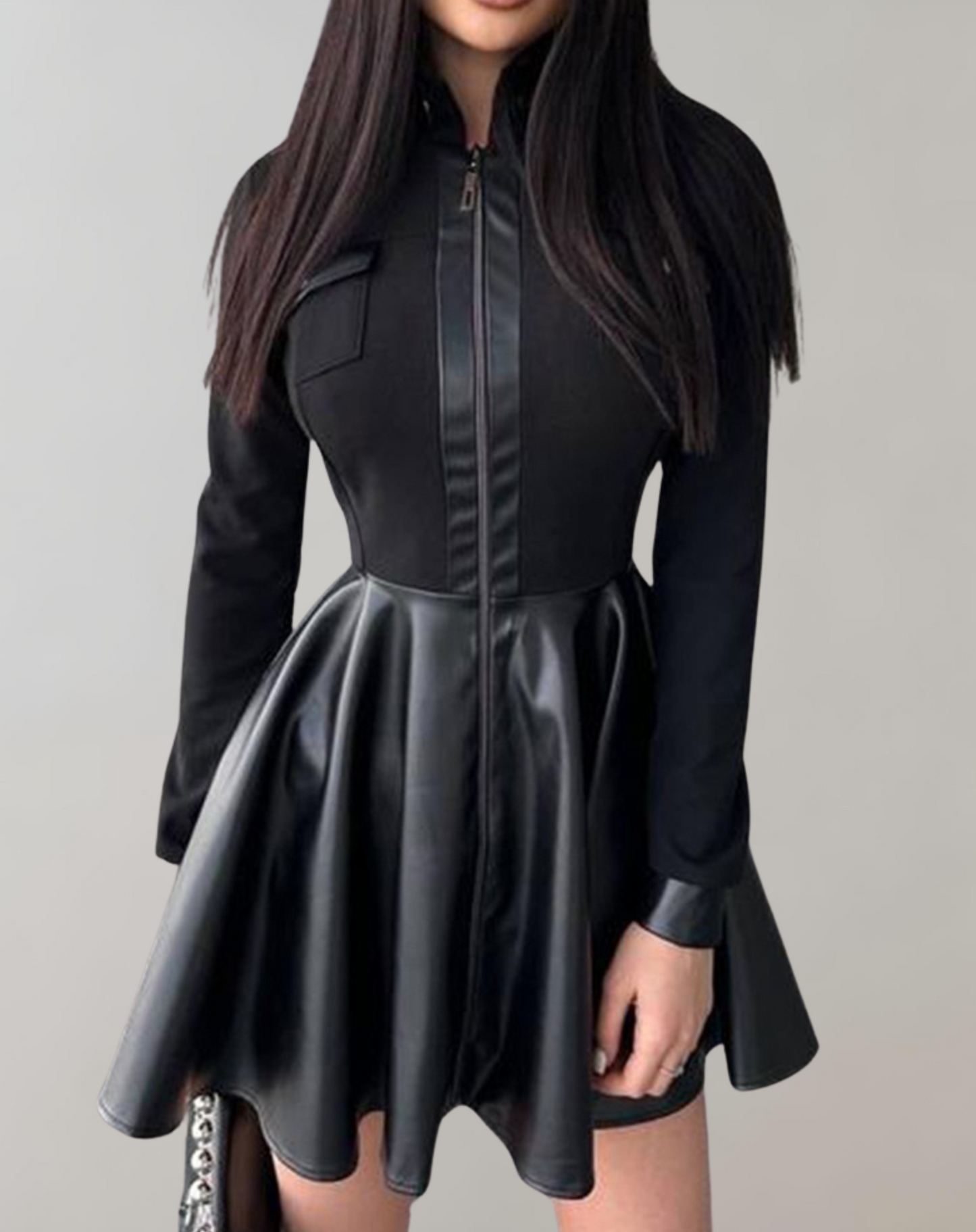 Elegantes Langarm-Minikleid Aus Leder