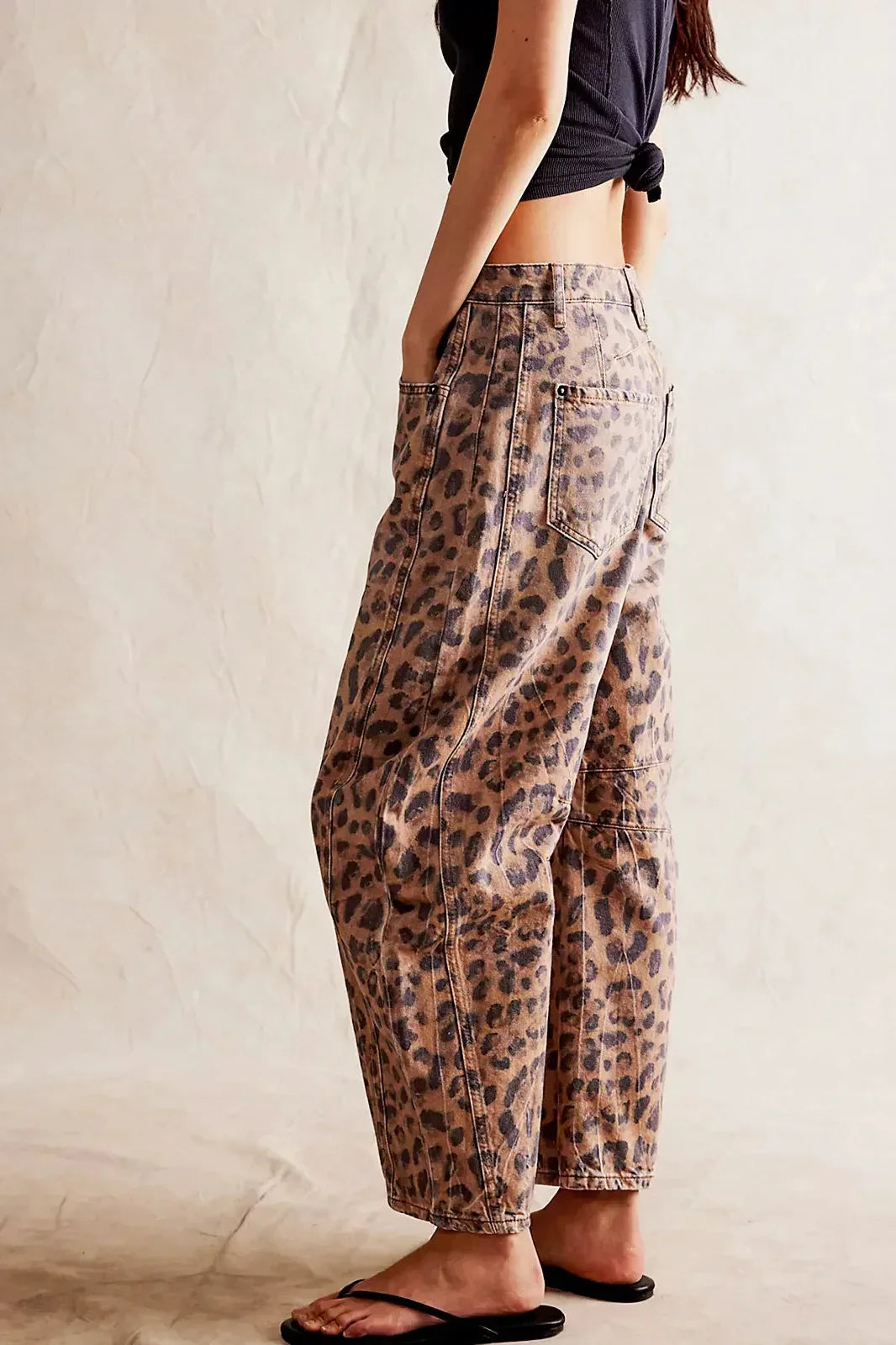 Jeans Mit Leopardenmuster Und Barrel-Cut