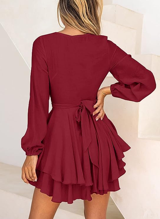 Minikleid Mit V-Ausschnitt Und Stilvollem Design