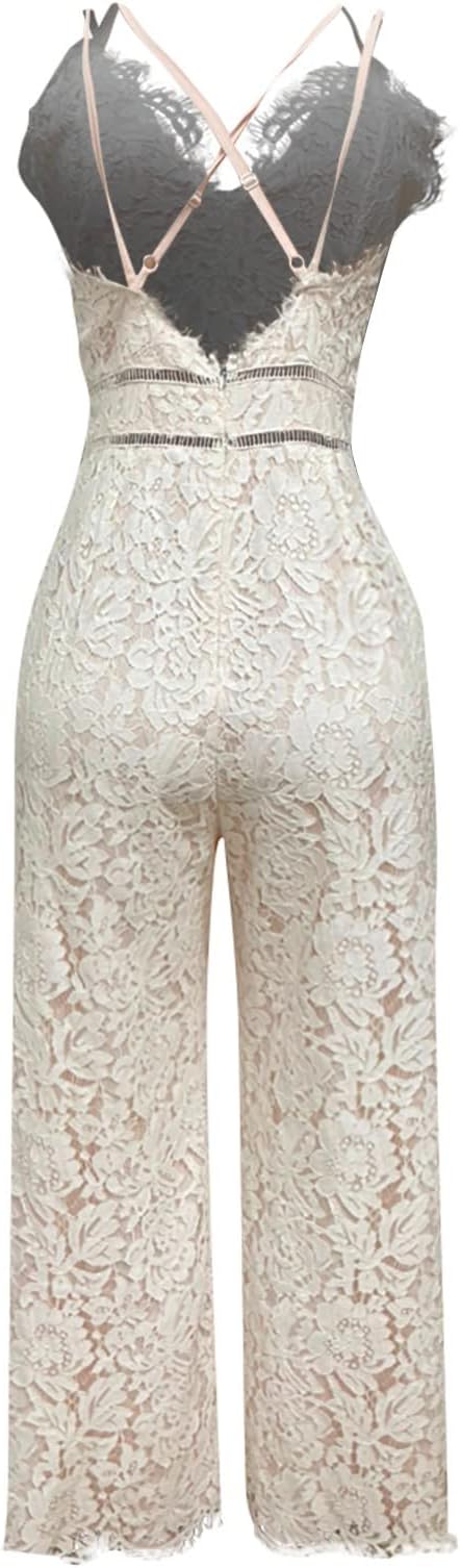 Stilvoller Jumpsuit Mit Tiefem Ausschnitt Und Spitzendetails