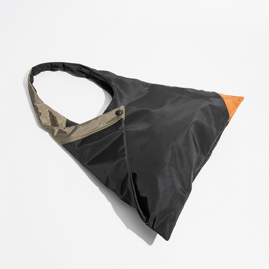 Dreieckige Tasche İm Stilvollen Design