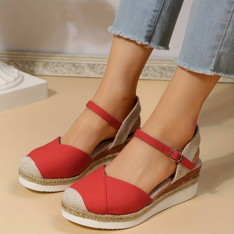 Stilvolle Sandalen Mit Plateausohle