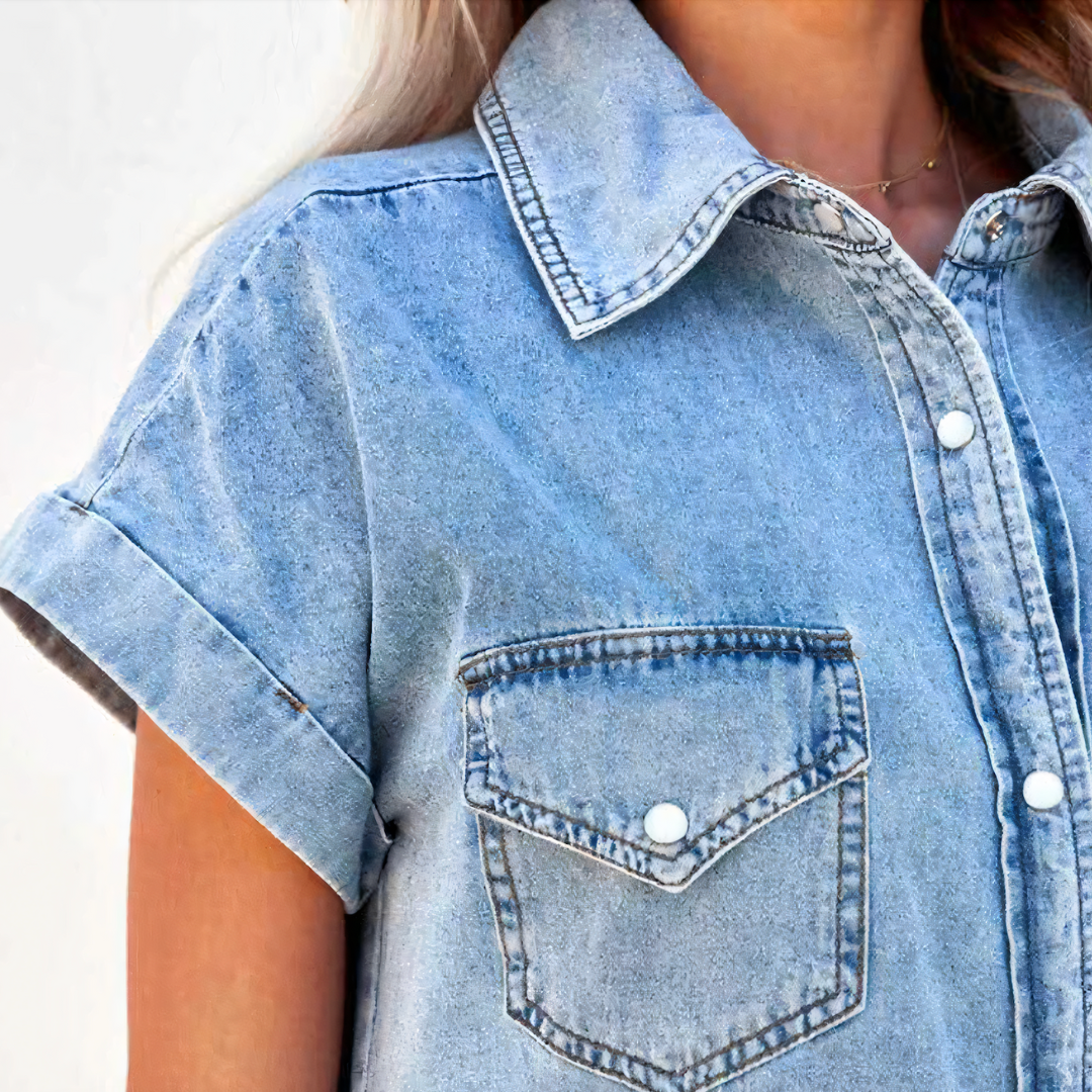 Elegantes Jeanskleid Mit Klassischem Kragen