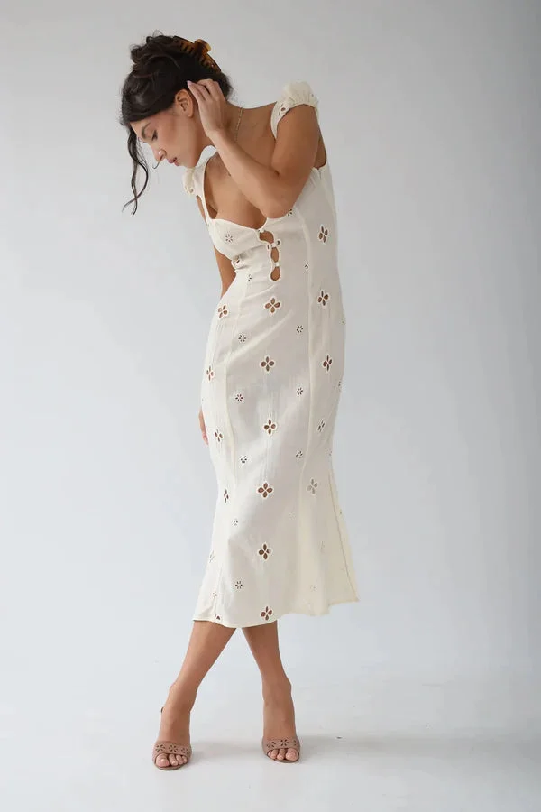 Besticktes, Tief Ausgeschnittenes Midikleid
