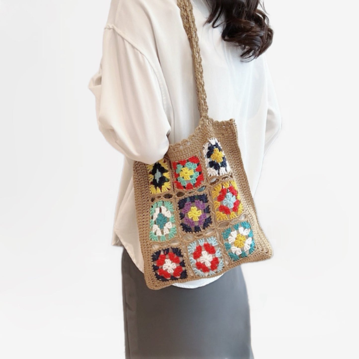 Elegante Tasche Mit Gestrickten Blumendetails