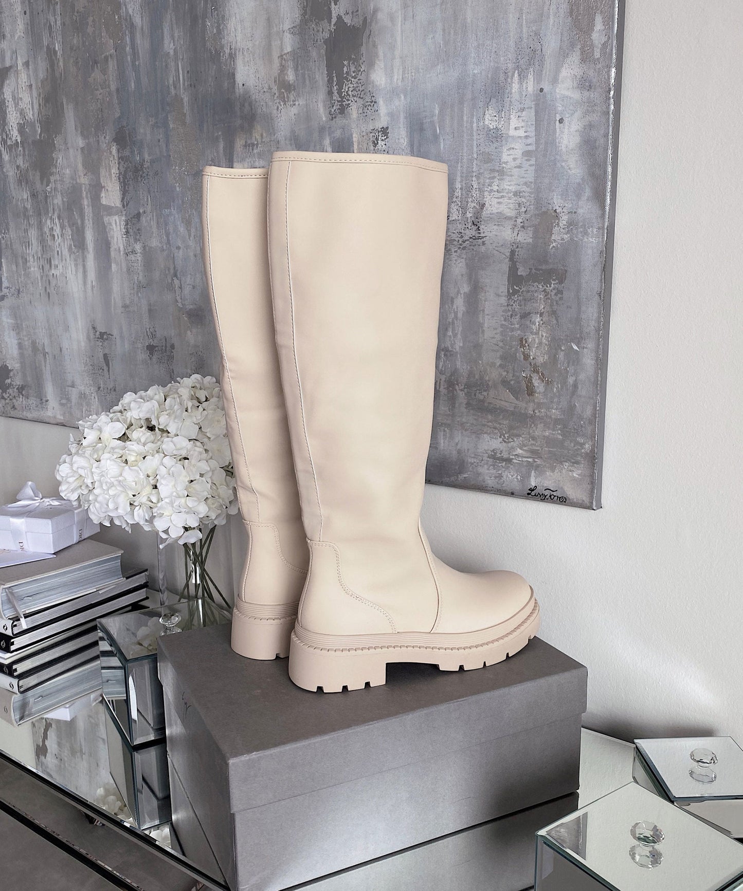 Stilvolle Stiefel İm Schlichten Design