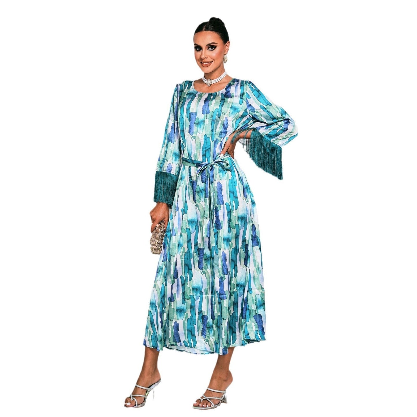 Traditionelles Langarm-Midikleid Mit Rundhalsausschnitt