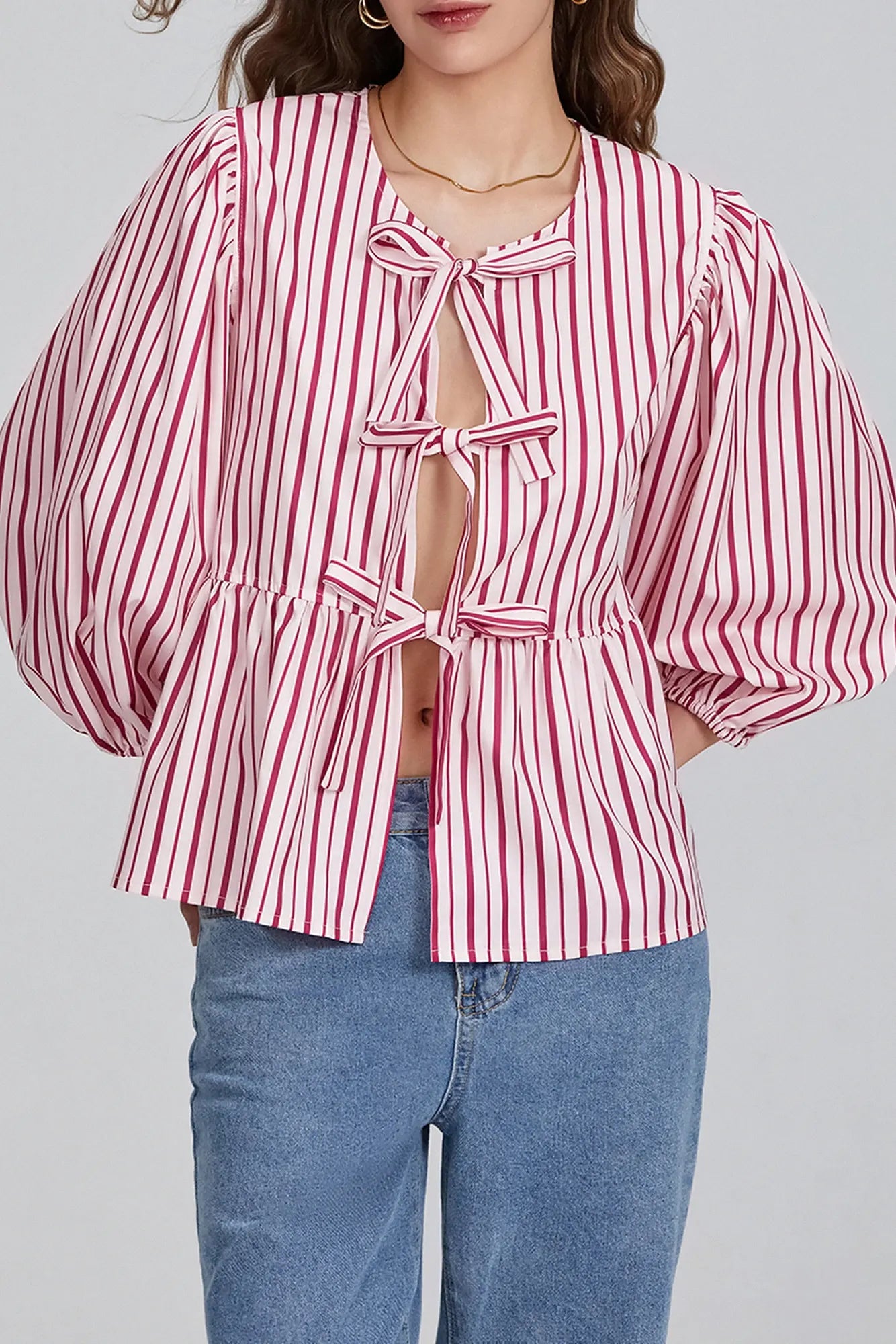 Kurze Bluse Mit Schleifendetail Und Rüschen