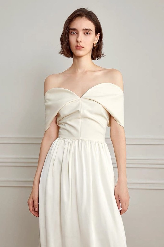 Cremefarbenes Schulterfreies, Figurbetontes Maxikleid