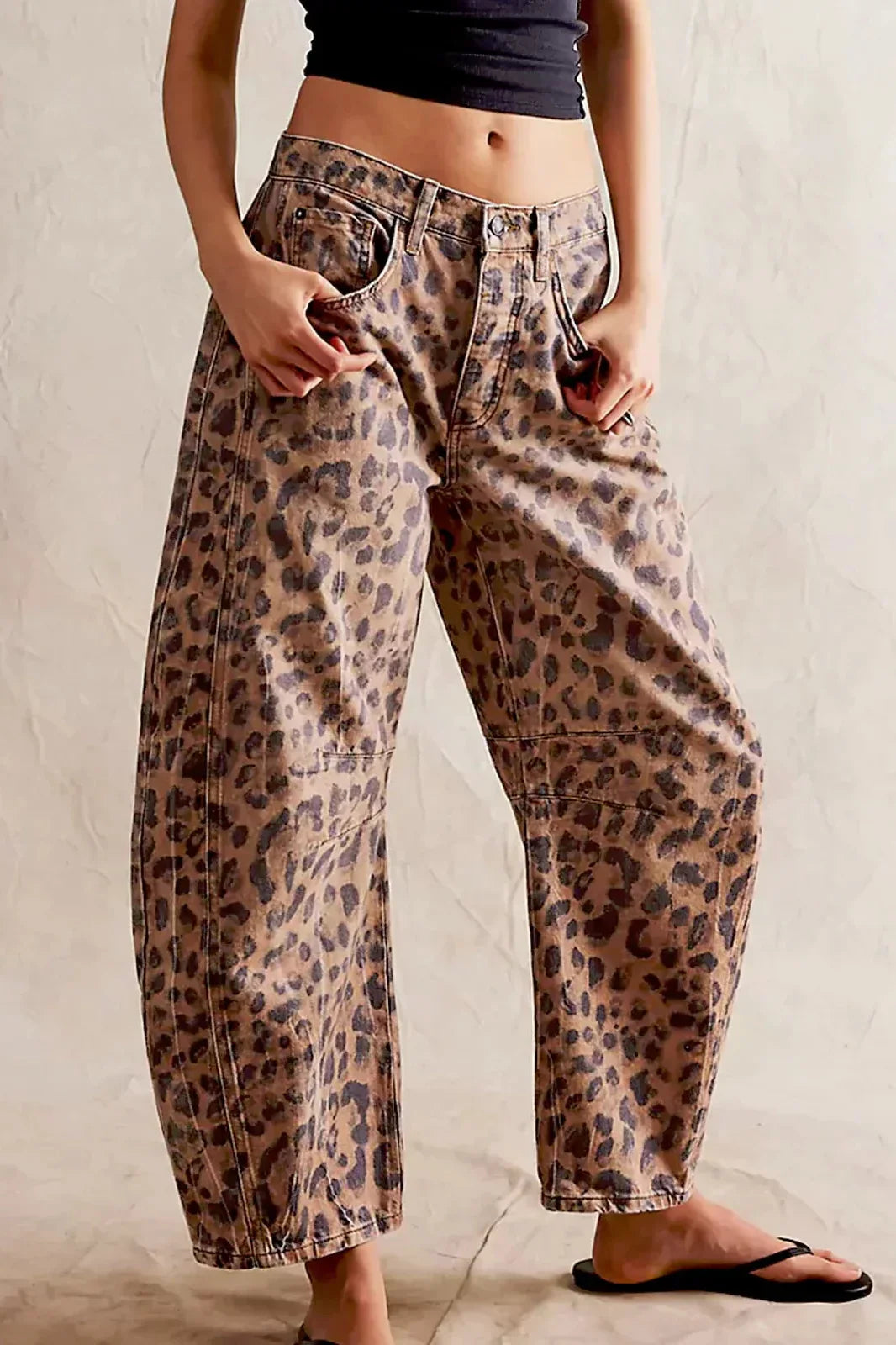 Jeans Mit Leopardenmuster Und Barrel-Cut