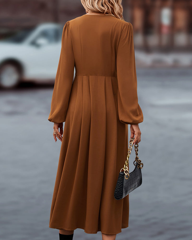 Midikleid Mit V-Ausschnitt Und Knopfdetail