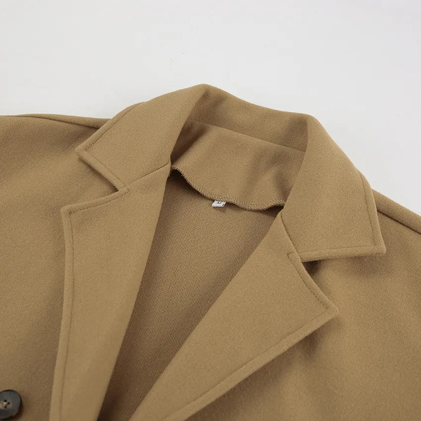 Jacke Mit Klassischem Kragen Und Knopfdetail İm Stilvollen Design