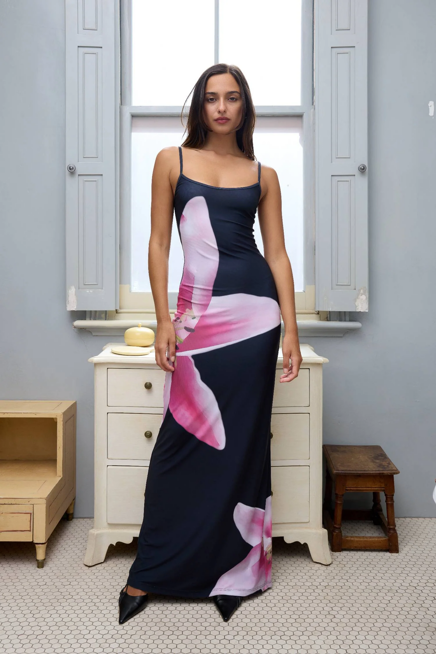 Maxikleid Mit Blumenmuster Und Dünnen Trägern