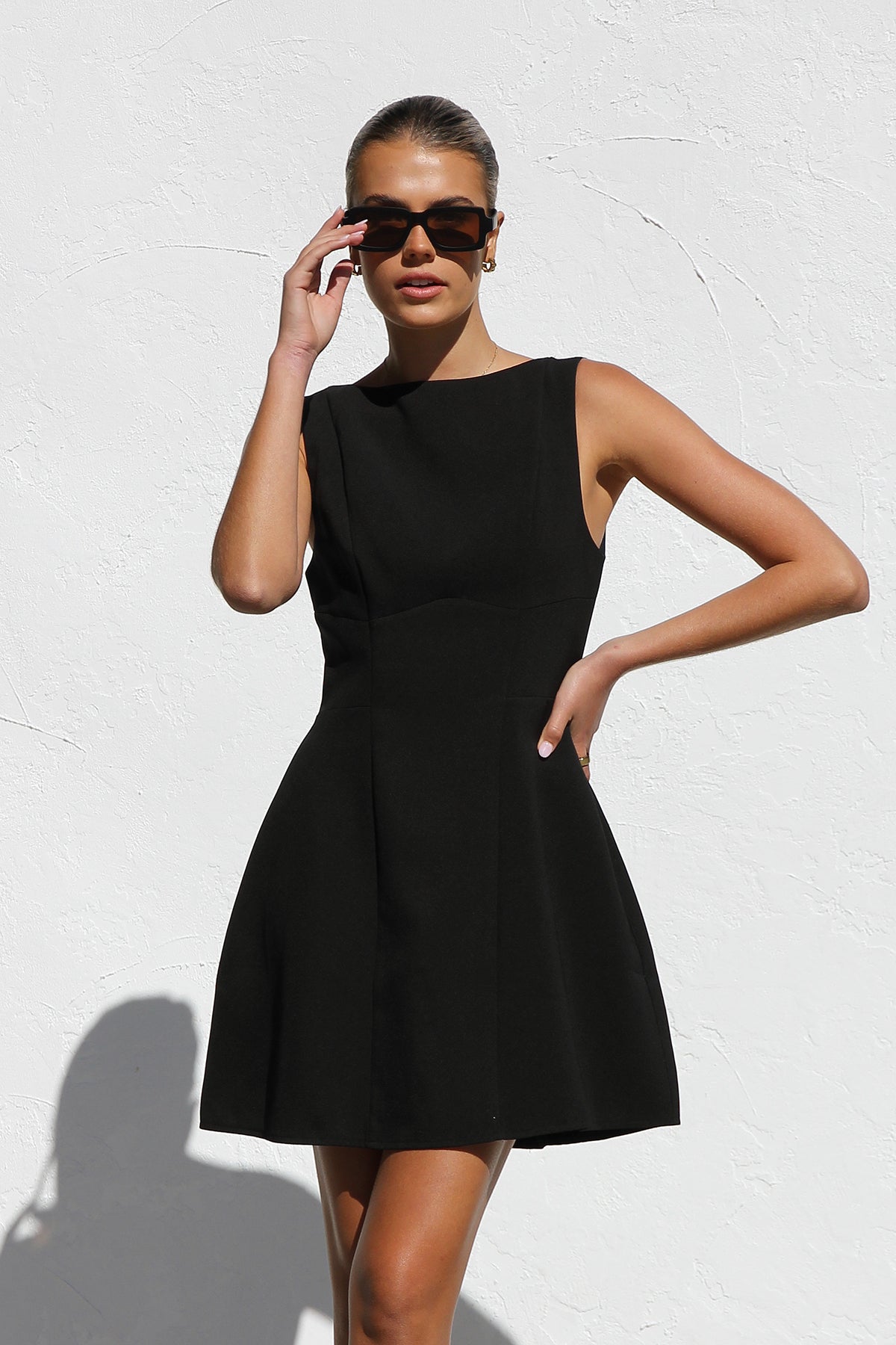 Ärmelloses Minikleid Mit Rundhalsausschnitt