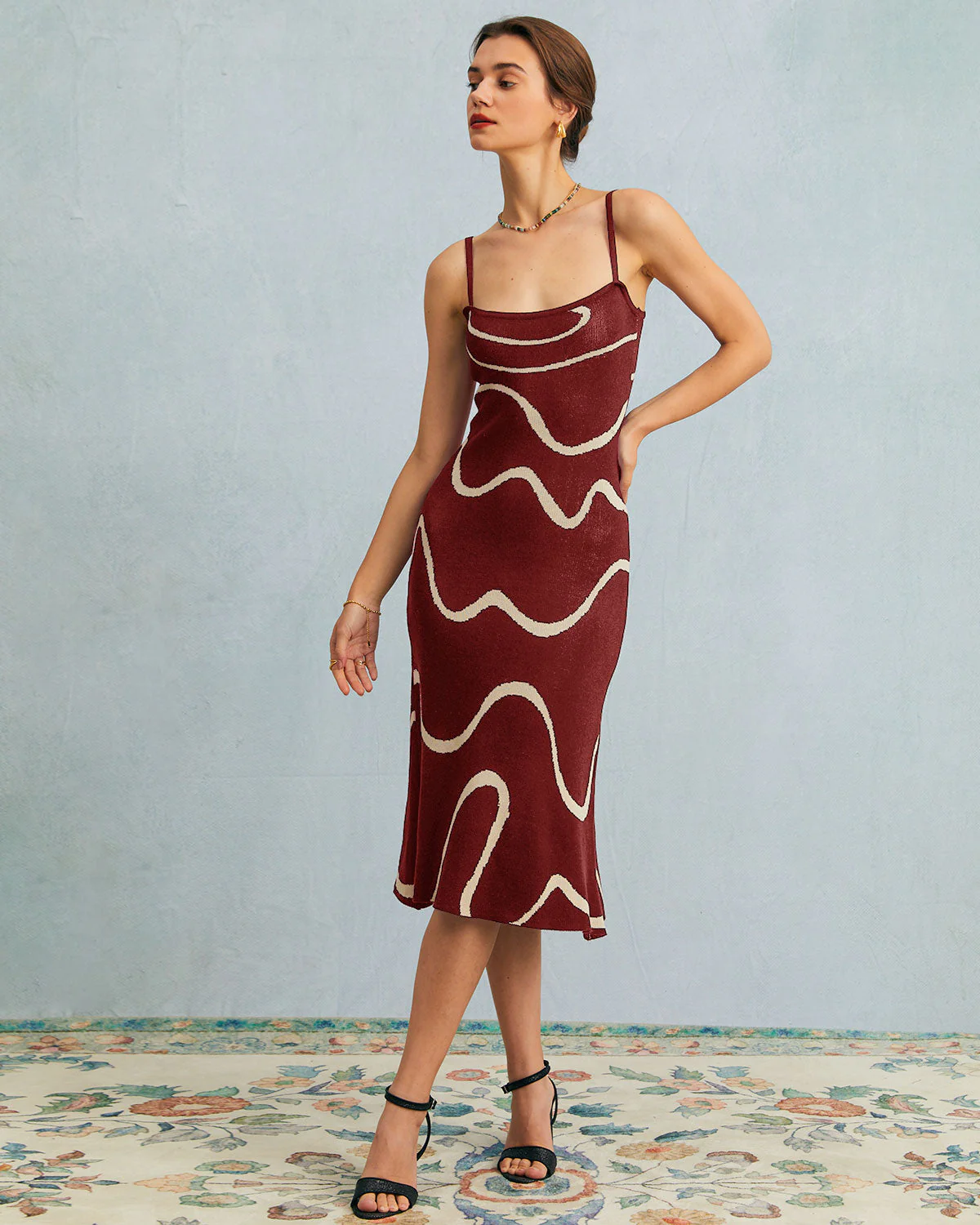 Elegantes Midikleid Mit Quadratischem Ausschnitt Und Trägern