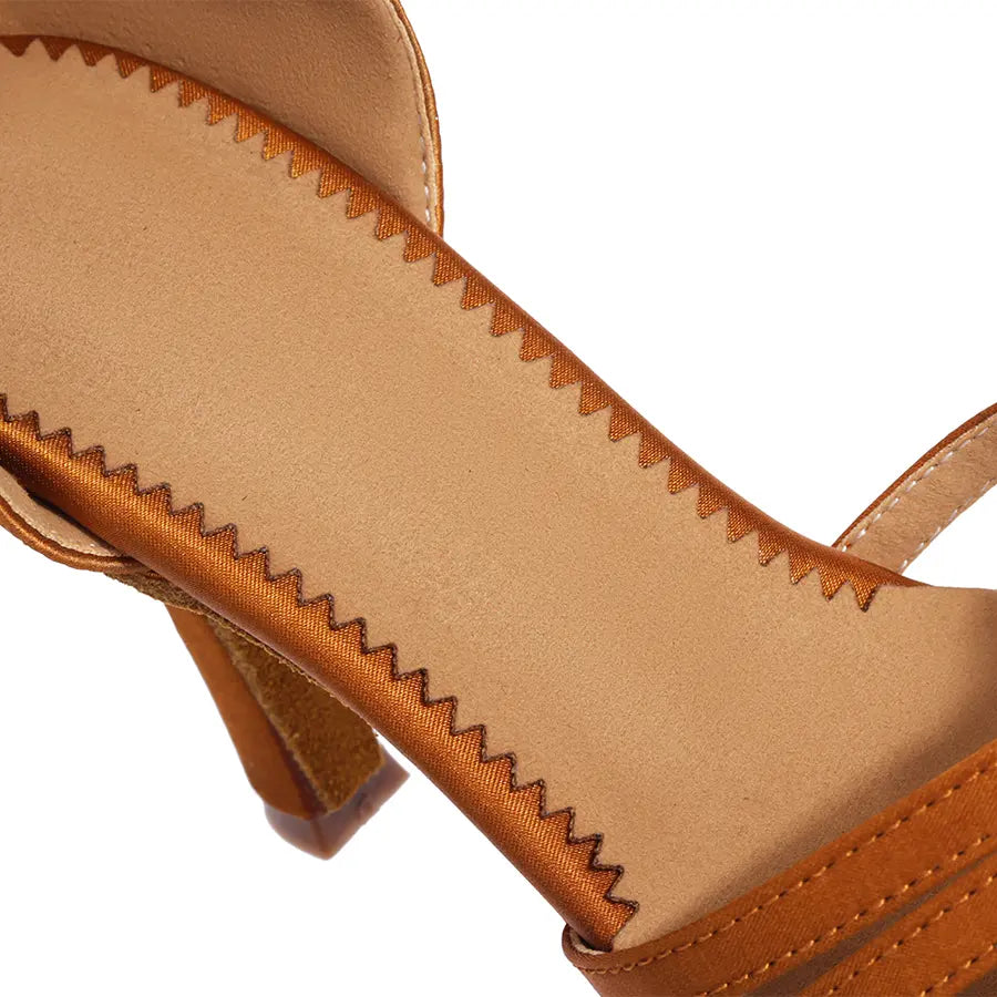 Sandalen Mit Absatz Und Schmalen Riemchen Aus Satin