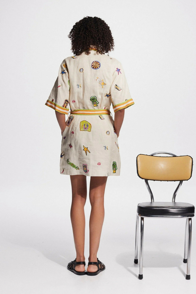 Kurzärmliges Besticktes Minikleid