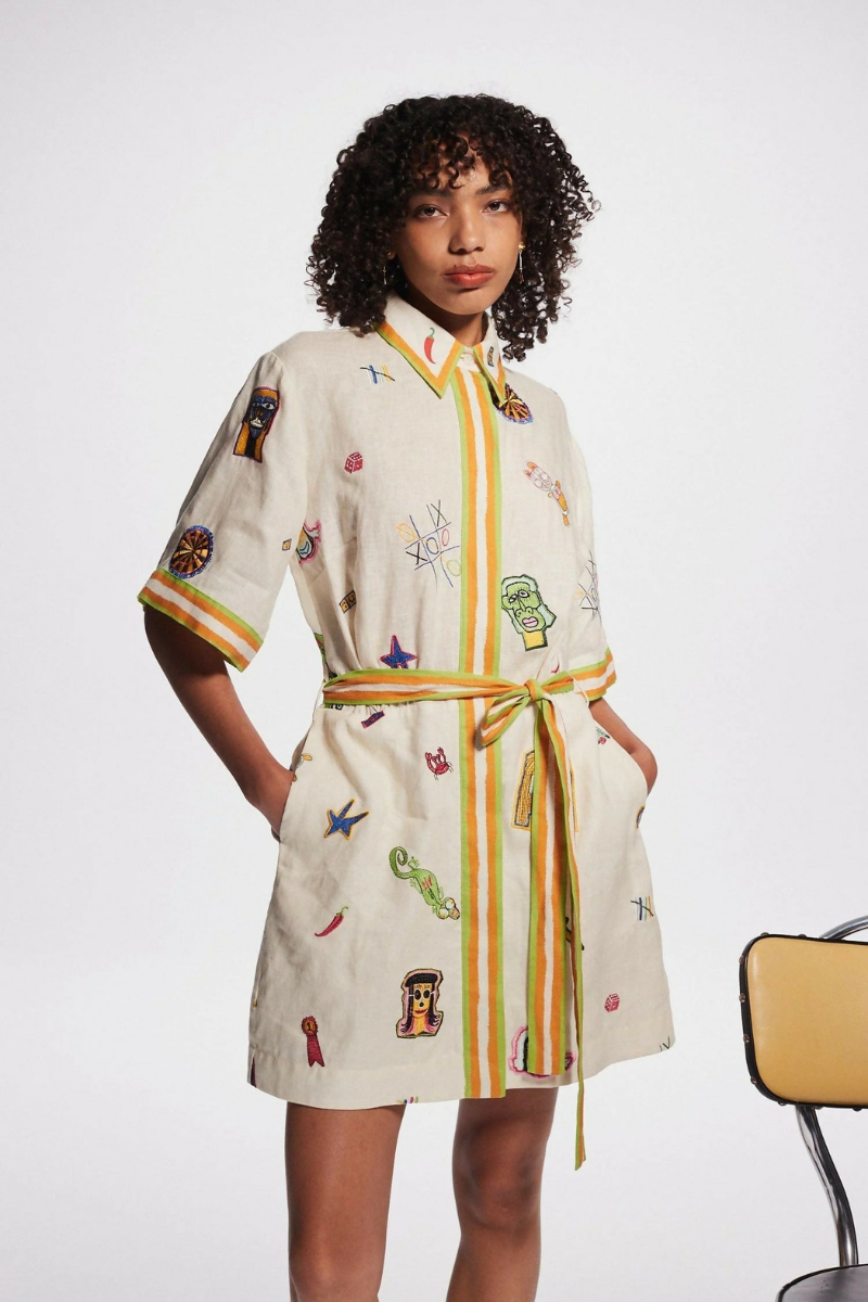 Kurzärmliges Besticktes Minikleid