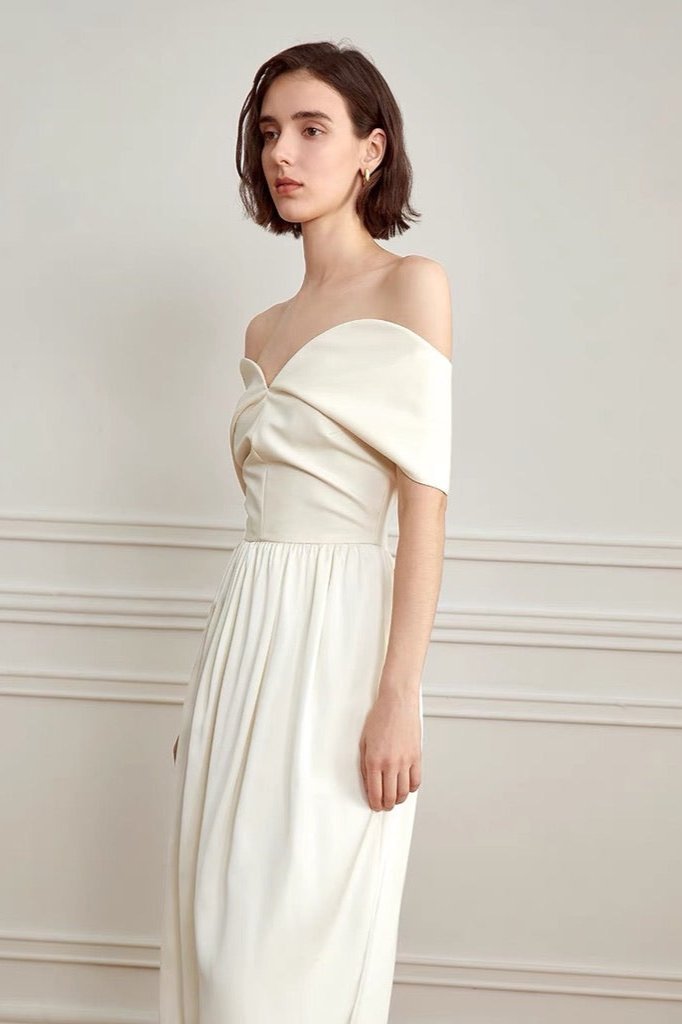 Cremefarbenes Schulterfreies, Figurbetontes Maxikleid