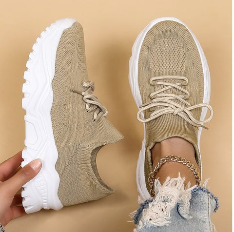 Stylische Design-Sneaker Mit Hoher Sohle