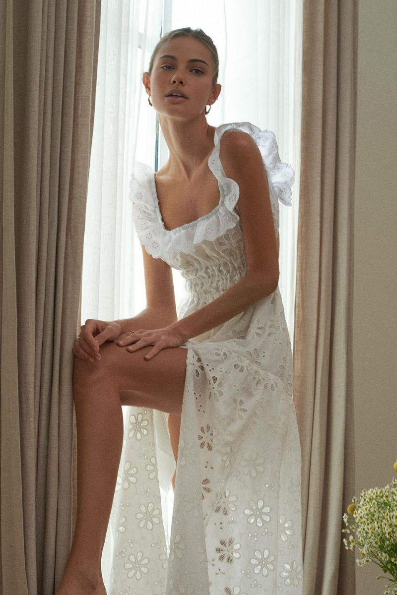 Rückenfreies Maxikleid Mit Schlitz Und Quadratischem Ausschnitt