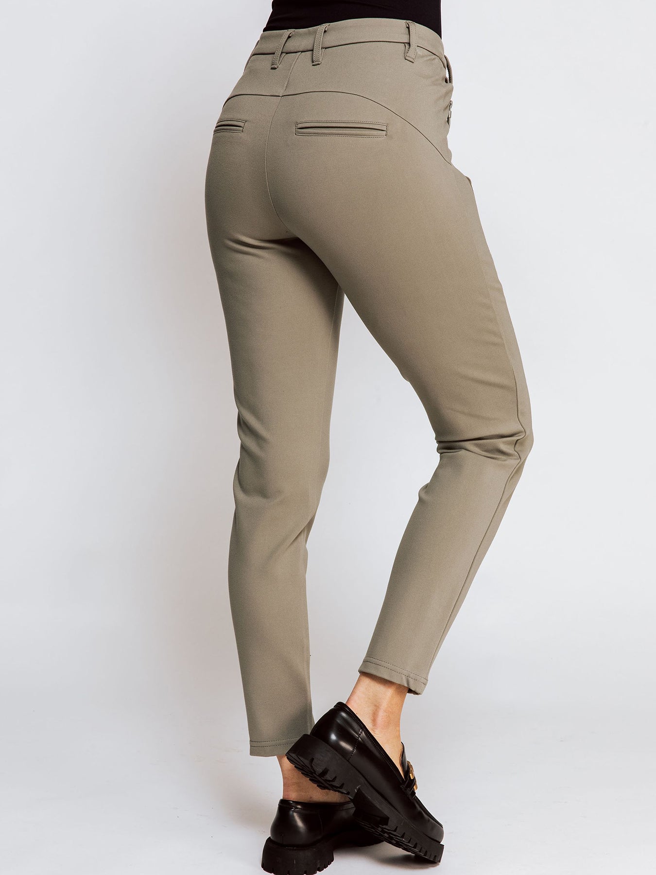 Bequeme Und Stylisch Geschnittene Hose