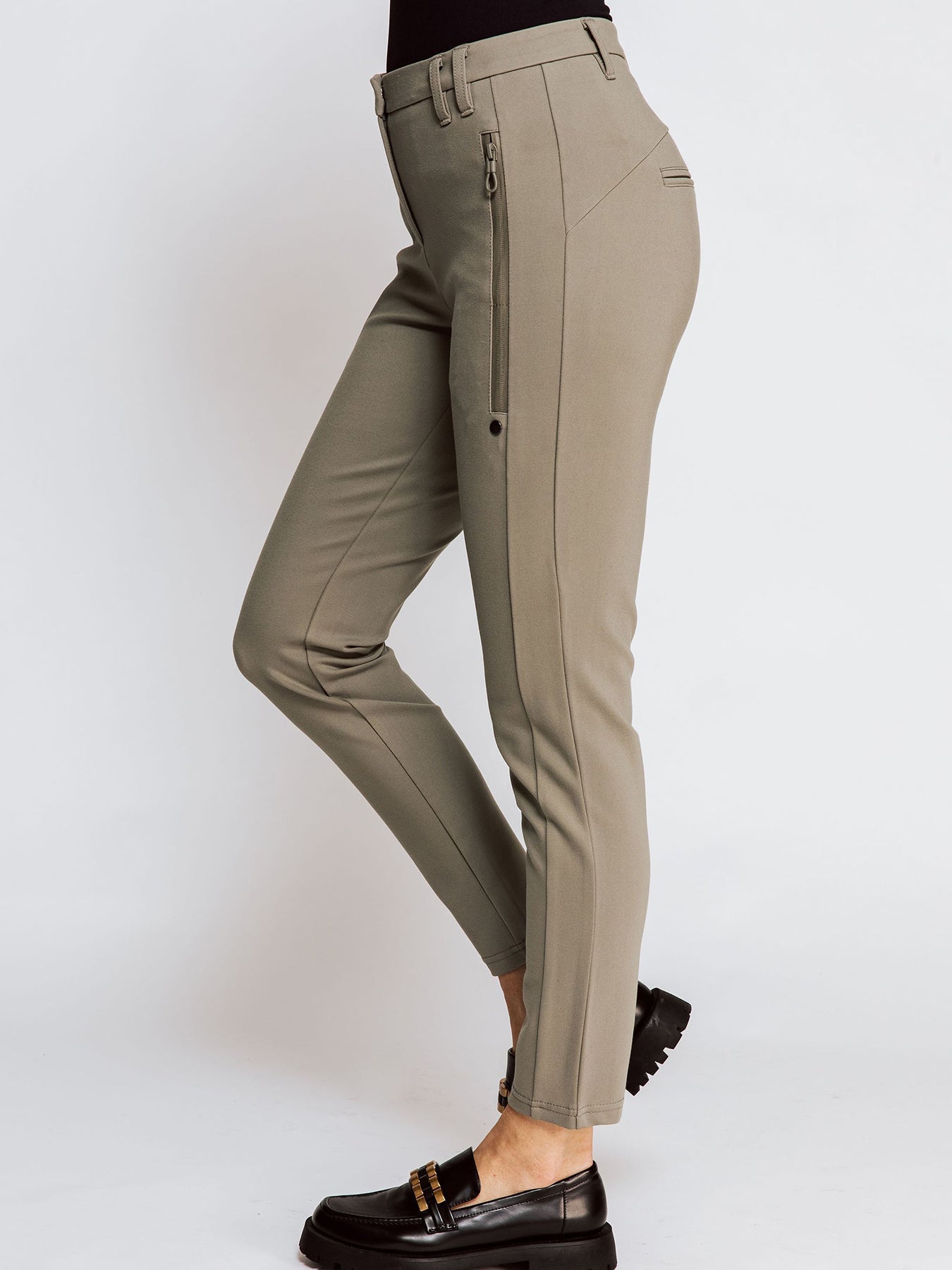 Bequeme Und Stylisch Geschnittene Hose