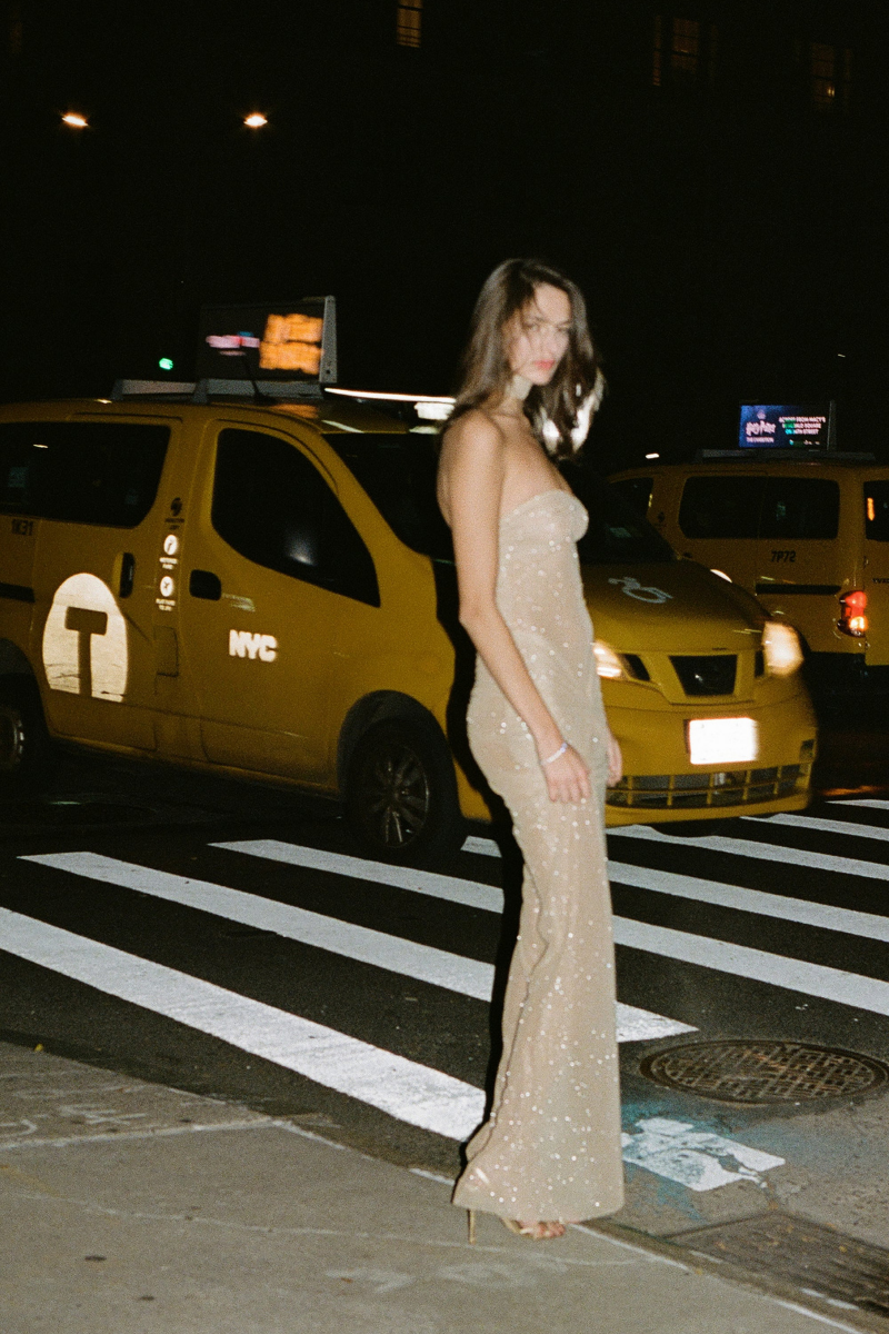 Schulterfreies, Transparentes Maxikleid