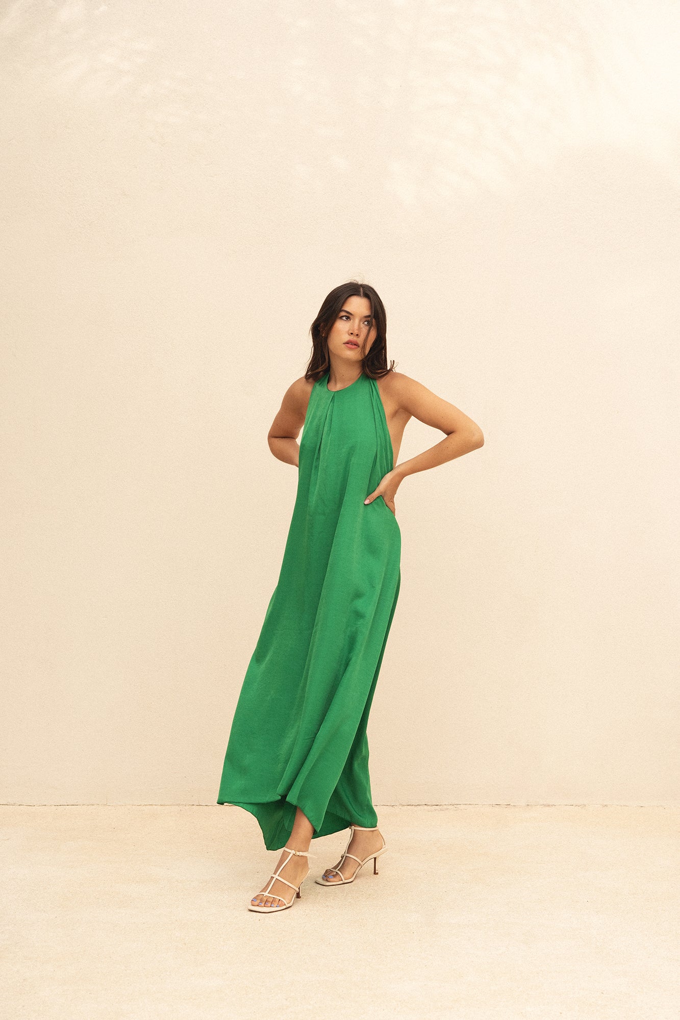 Rückenfreies Neckholder-Midikleid