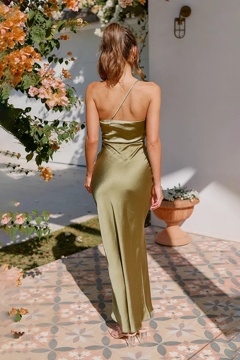 Elegantes Schulterfreies Maxikleid