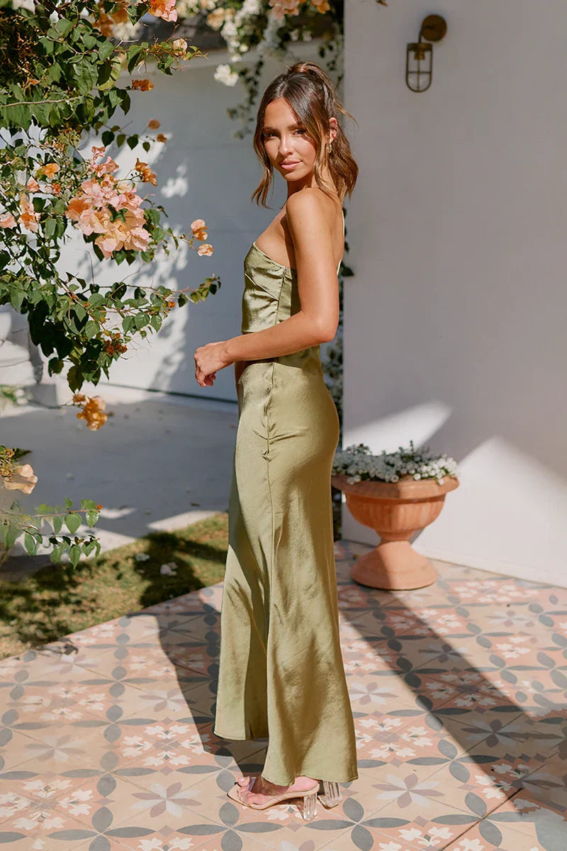 Elegantes Schulterfreies Maxikleid