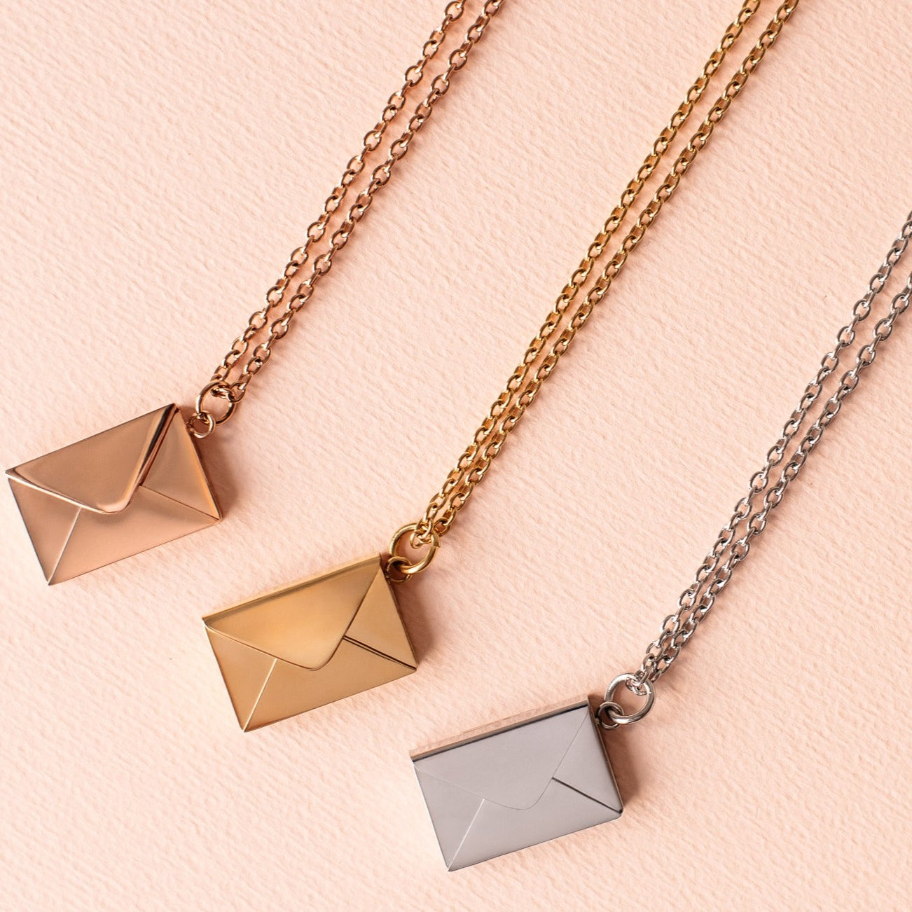 Elegante Halskette Mit Buchstaben-Design