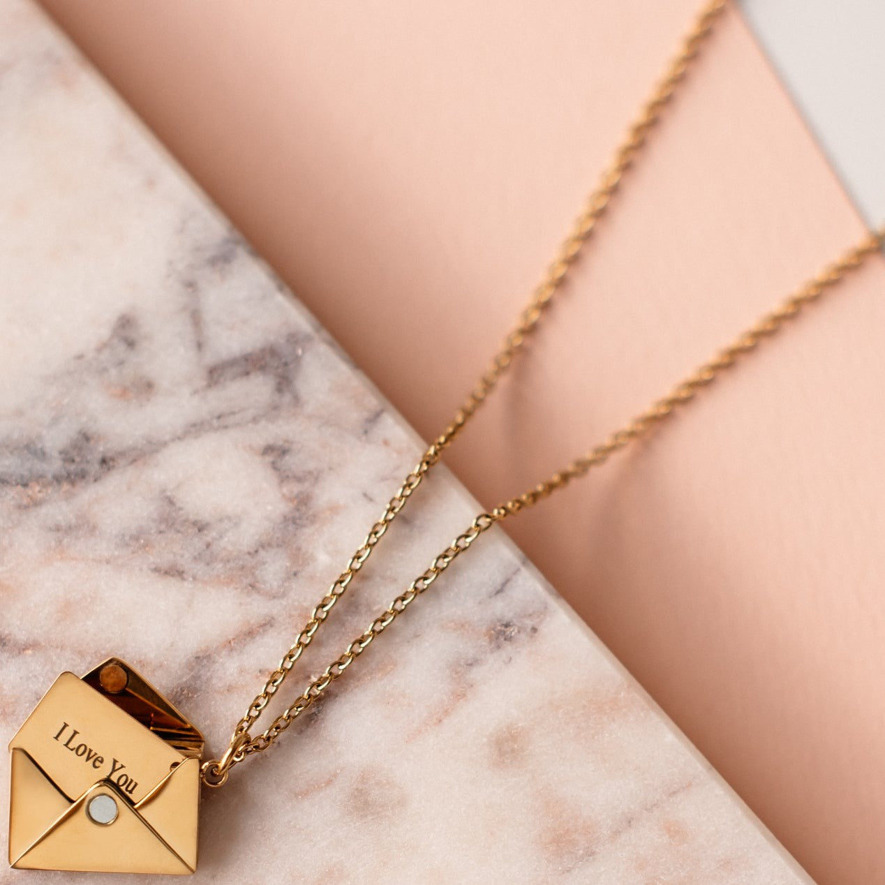 Elegante Halskette Mit Buchstaben-Design