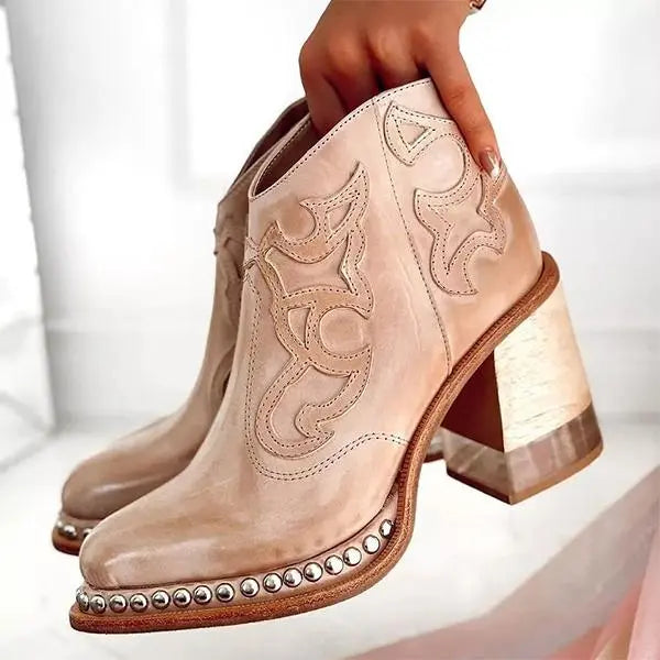 Bestickte Lederstiefel