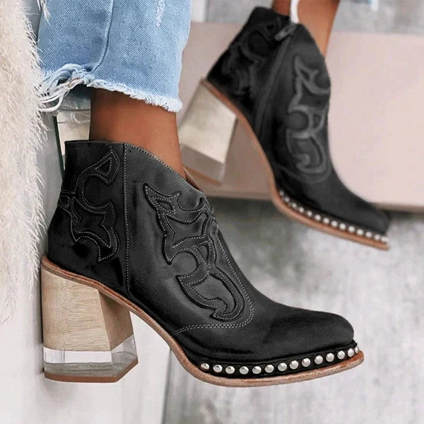 Bestickte Lederstiefel
