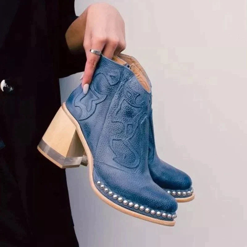 Bestickte Lederstiefel