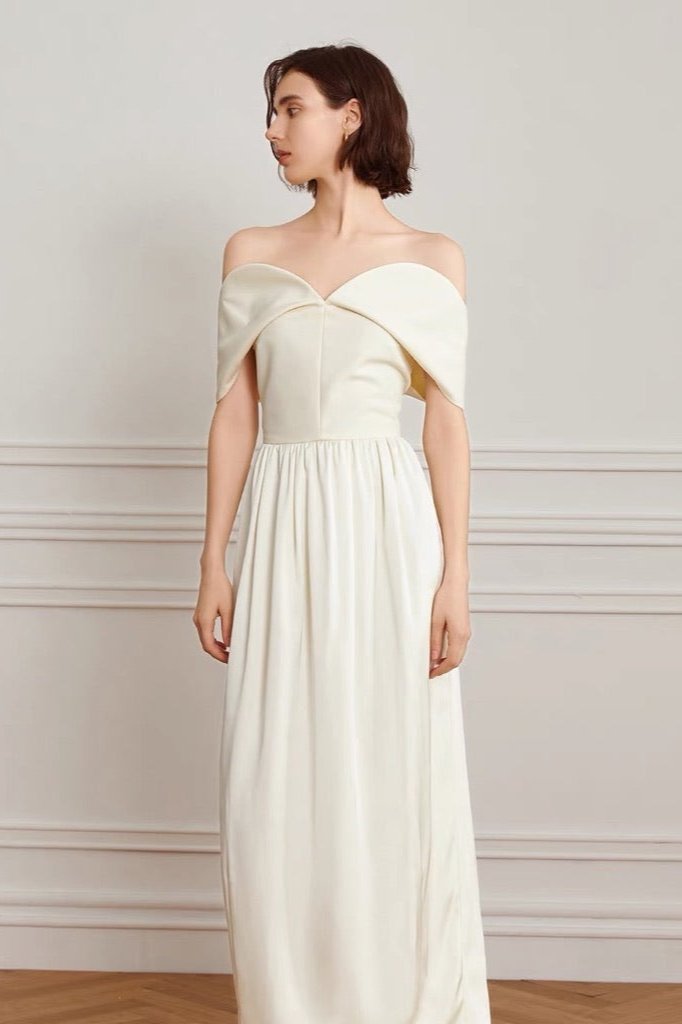 Cremefarbenes Schulterfreies, Figurbetontes Maxikleid