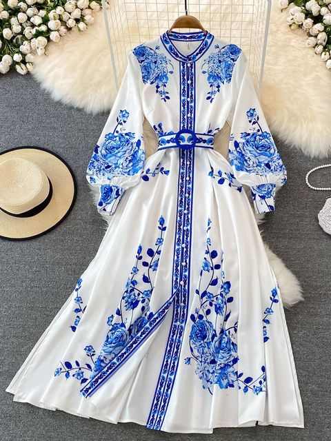 Sommerliches Gemustertes Kleid