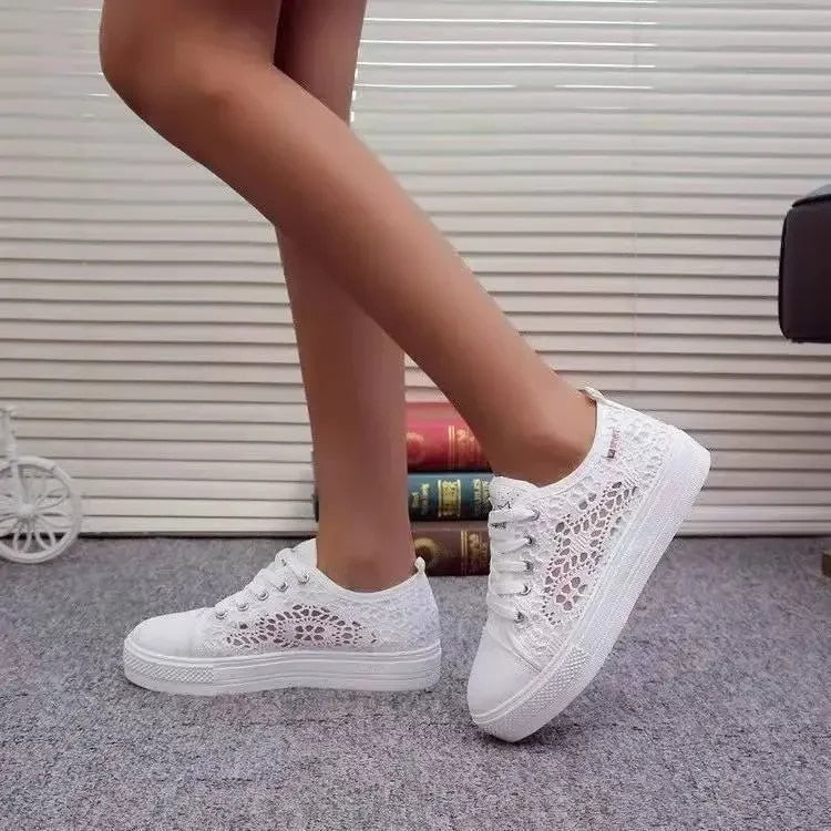 Stylische Schnür-Sneaker Mit Loch-Detail