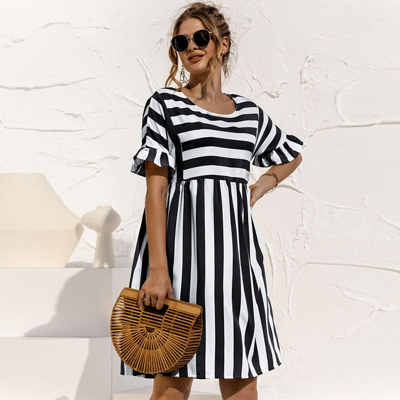 Minikleid Mit Rundhalsausschnitt Und Streifendetail