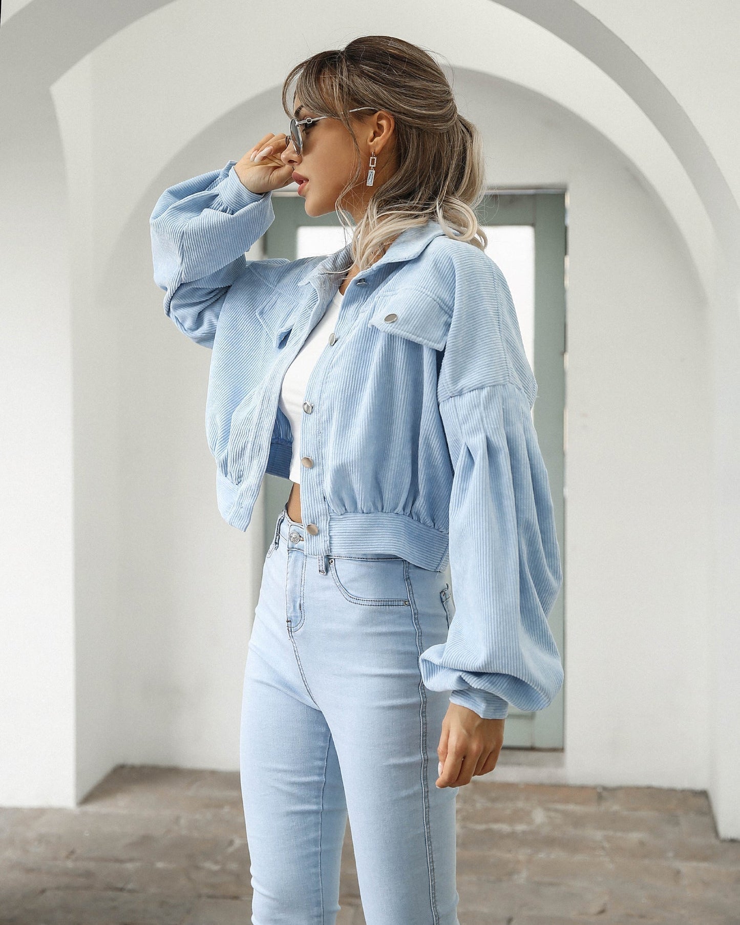 Elegante Samtjacke İm Kurzdesign