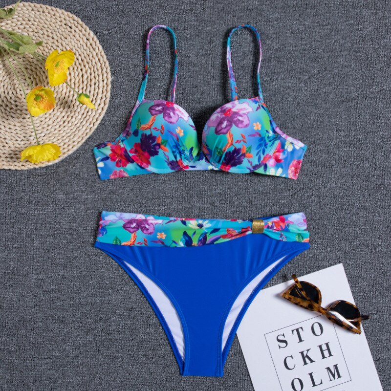 Stylischer Bikini Mit Blumenmuster