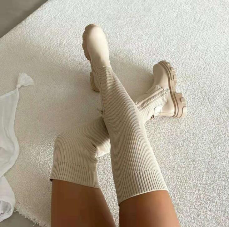 Gestrickte Damenstiefel: Plateau-Design, Stiefel İm Socken-Stil