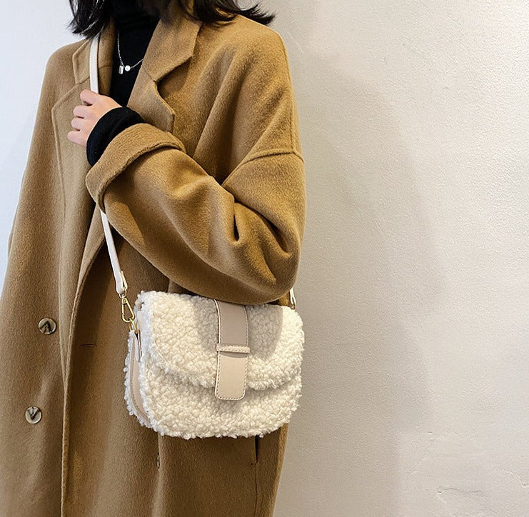 Tasche Mit Plüschfell-Details