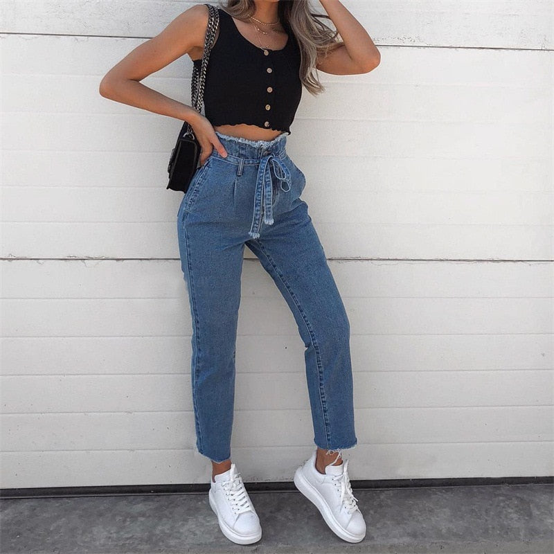 Jeans Mit Hohem Bund Und Stylischem Design