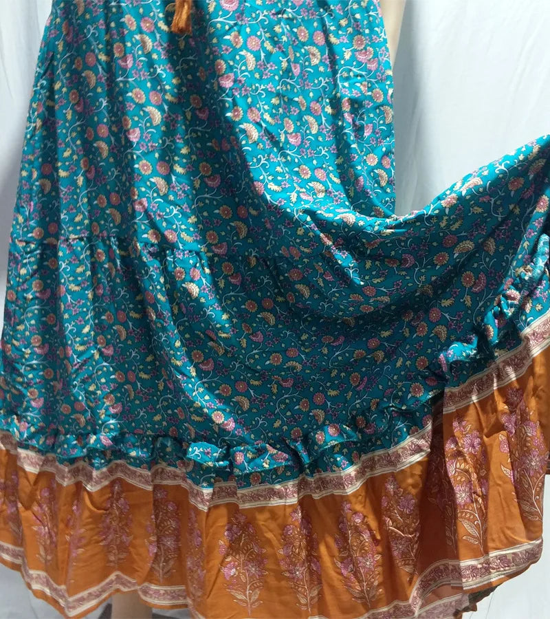 Kurzärmliges Sommerkleid Mit V-Ausschnitt Und Hoher Taille
