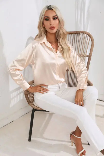 Satinhemd İm Stylischen Design