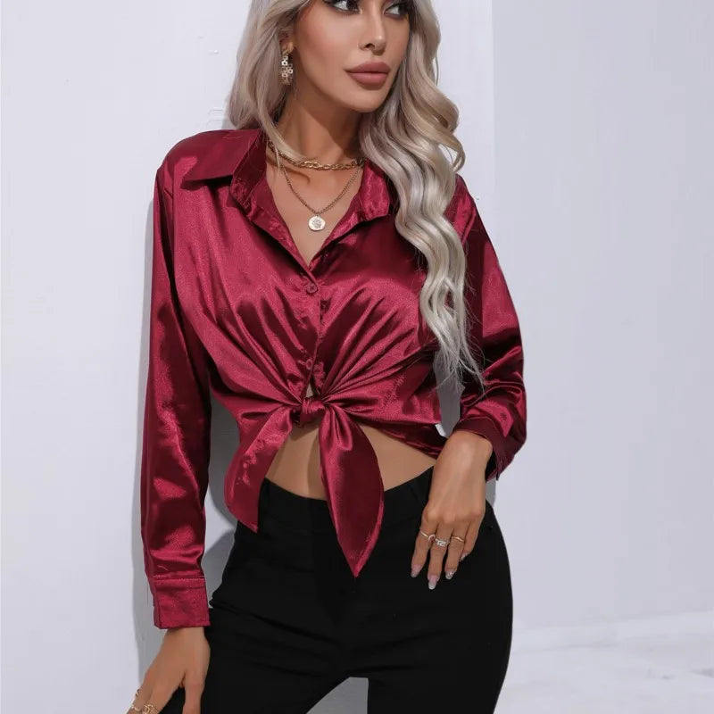 Satinhemd İm Stylischen Design