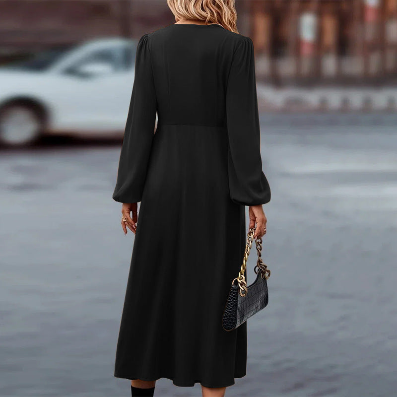 Midikleid Mit V-Ausschnitt Und Knopfdetail